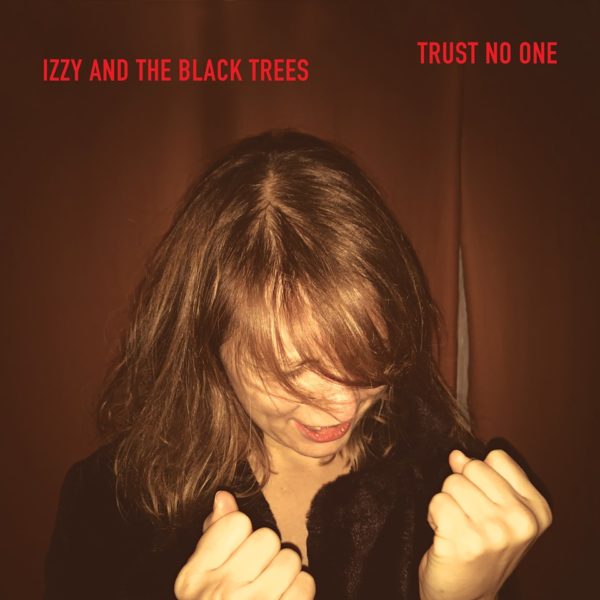 OKŁADKA Izzy and the Black Trees, album Trust No One