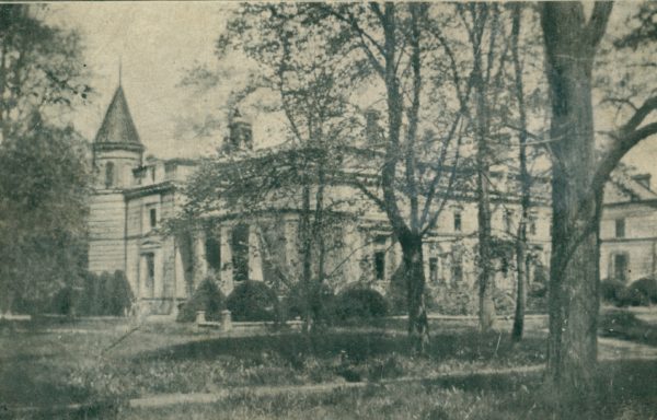 Pałac w Oporowie, pocztówka wydana międy 1918-1939, fot. Polona