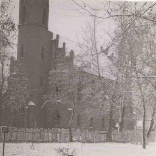 Zdjęcie kościoła ewangelickiego w Szamotułach z lat 50. XX wieku, fot. ze zbiorów Muzeum Zamek Górków 