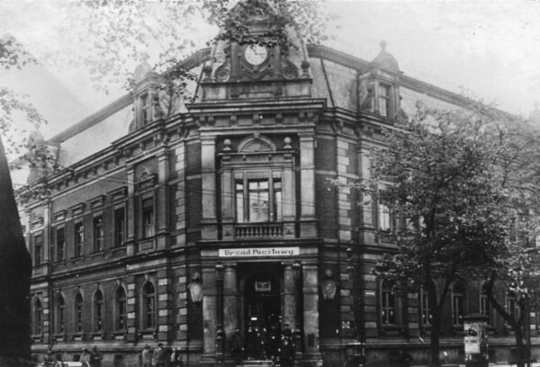 Budynek przy ulicy Słowiańskiej dawniej, fot. ze zbiorów Z. Sochy
