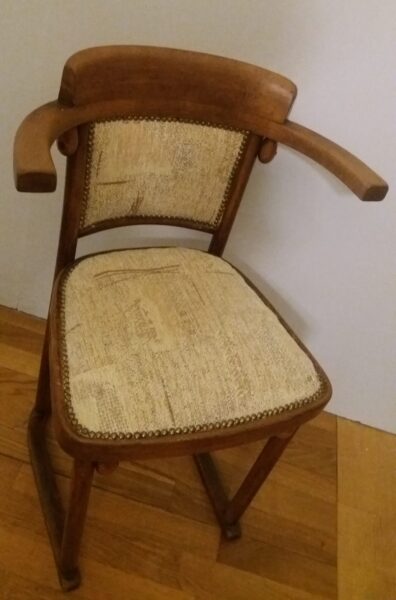 Krzesło z kawiarni Centralnej, wł. E Tschisch, fot. M. Gołembka