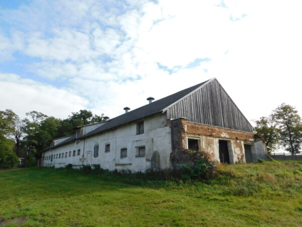 Opuszczone zabudowania folwarczne w Mikoszkach, fot. Emilian Prałat