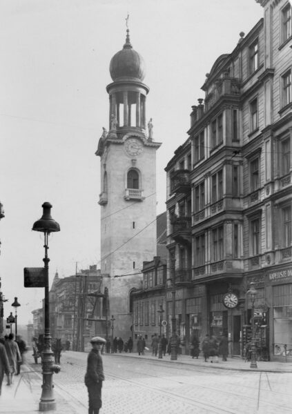 Wieża kościoła Św. Marcina w Poznaniu, fot. Narodowe Archiwum Cyfrowe