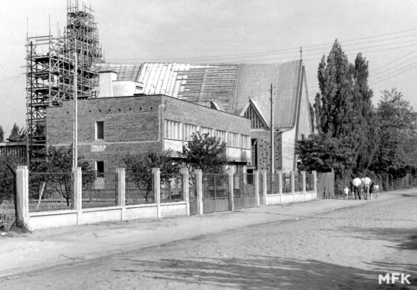 Budowa kościoła Bożej Opatrzności. Rok 1972, fot. Wirtualne Muzeum Fotografii Kali