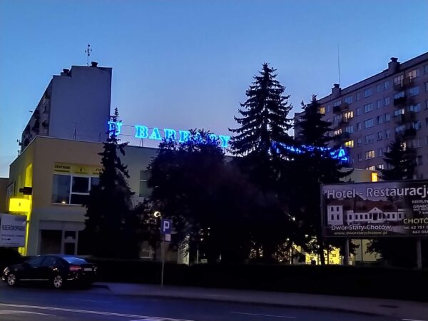 Nowy neon dawnego dancinu u Barbary i Bogumiła przy ulicy Górnośląskiej, źródło: kalisznaszemiasto.pl