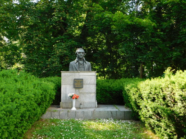 Popiersie Wybickiego w parku w Brodnicy, fot. Emilian Prałat