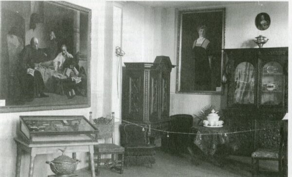 Sala wystawowa w prywatnym muzeum F. Sałacińskiego, rok 1947, fot. ze zbiorów Muzeum Śremskiego