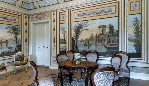 Pokój romantyczny, na ścianach polichromie iluzjonistyczne wykonane przez Antoniego i Franciszka Smuglewiczów, fot. Muzeum w Lewkowie