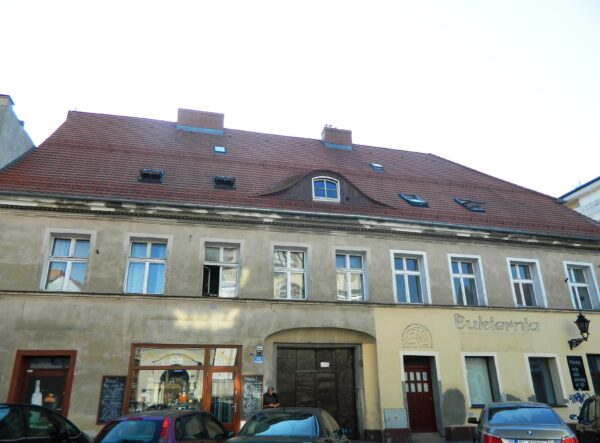 Budynek przy ul. Narutowicza, w którym odprawiano msze w czasie okupacji, fot. M. Gołembka