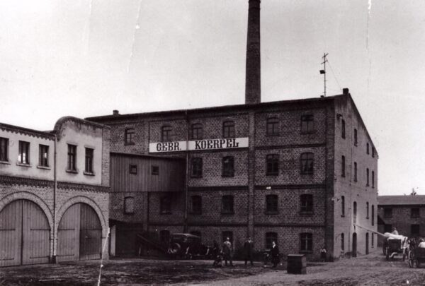 Budynek młyna parowego przy ulicy Dworcowej, przed 1918 r., fot. ze zbiorów Muzeum Zamek Górków w Szamotułach