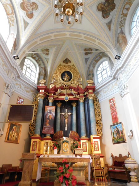 Ołtarz cudownego krucyfiksu w kościele Pana Jezusa w Kościanie, fot. Emilian Prałat