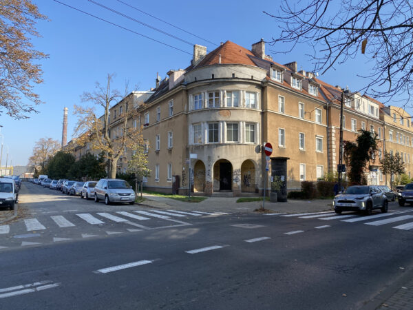 Budynek dawnej kolonii mieszkaniowej widok od ul. Wspólnej i Tokarskiej, fot. M. Dachtera